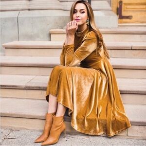 NWOT IVY CITY La La Lady Gold Velvet Party Midi Dress Long Sleeve Size XS